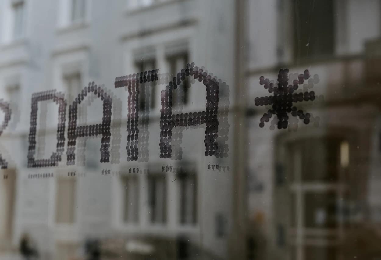 Frosted glass window with 'DATA' written in dark bold letters, symbolizing the transparency and importance of data in SEO.