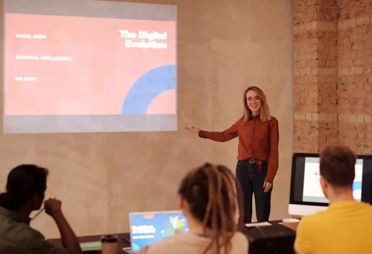 SEO expert presenting the NGO strategy to shareholders