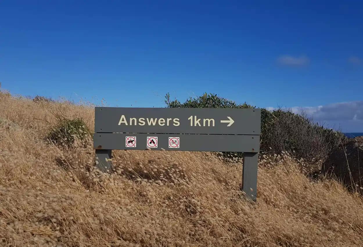 road sign answers 1 km right direction