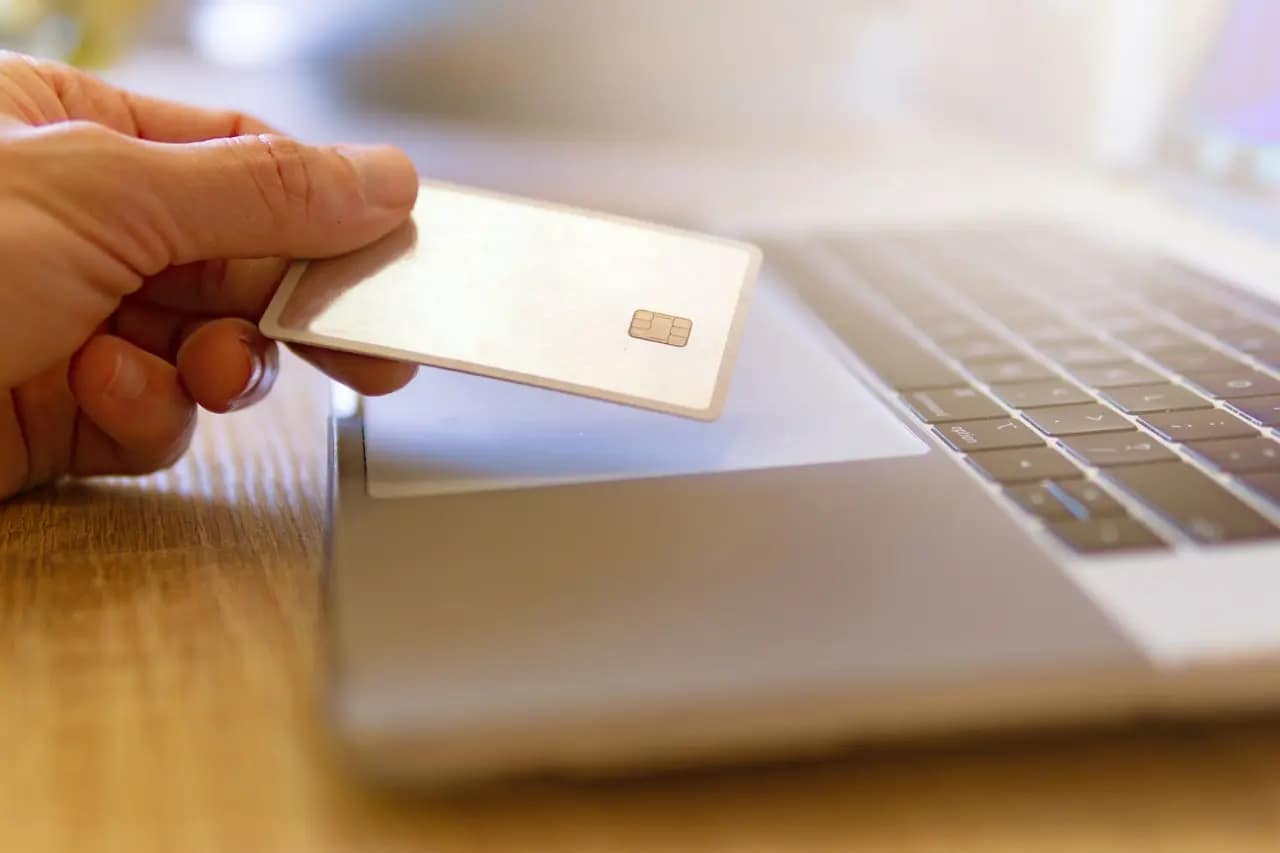 Online payment with credit card for integrating e-commerce innovations in retail