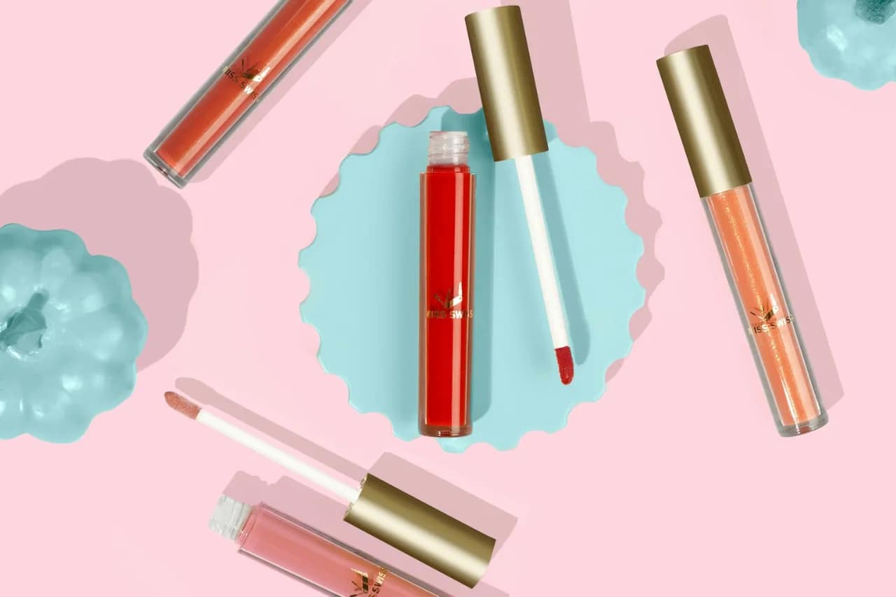Assorted sample cosmetic products highlighted for online retail beauty segment