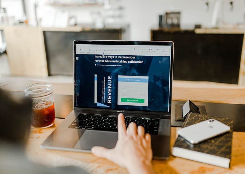 e-commerce blogs contribute to revenue